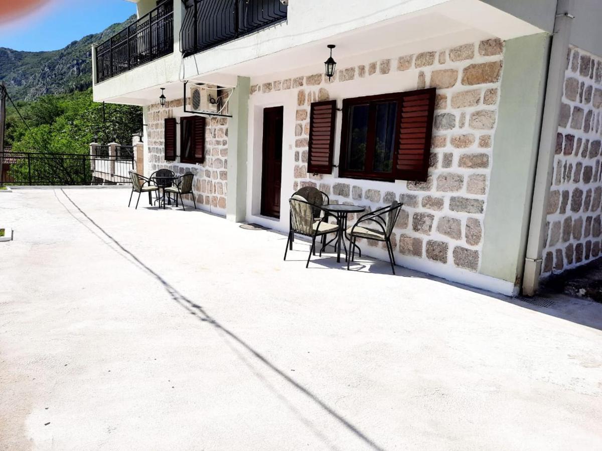 Apartman A&V Kotor Buitenkant foto